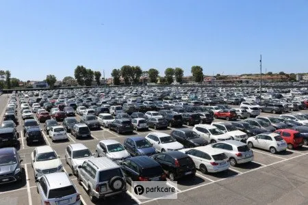 Parcheggio a Fiumicino foto 1